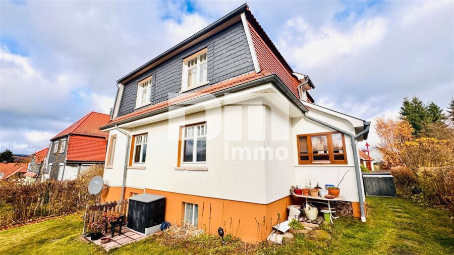 Modernisiertes Einfamilienhaus auf Traumgrundstück mit Wärmepumpe BJ 2025 + PV Anlage / Speicher - Rückansicht